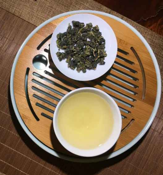 Pouring Taiwanese oolong tea in a clay cup